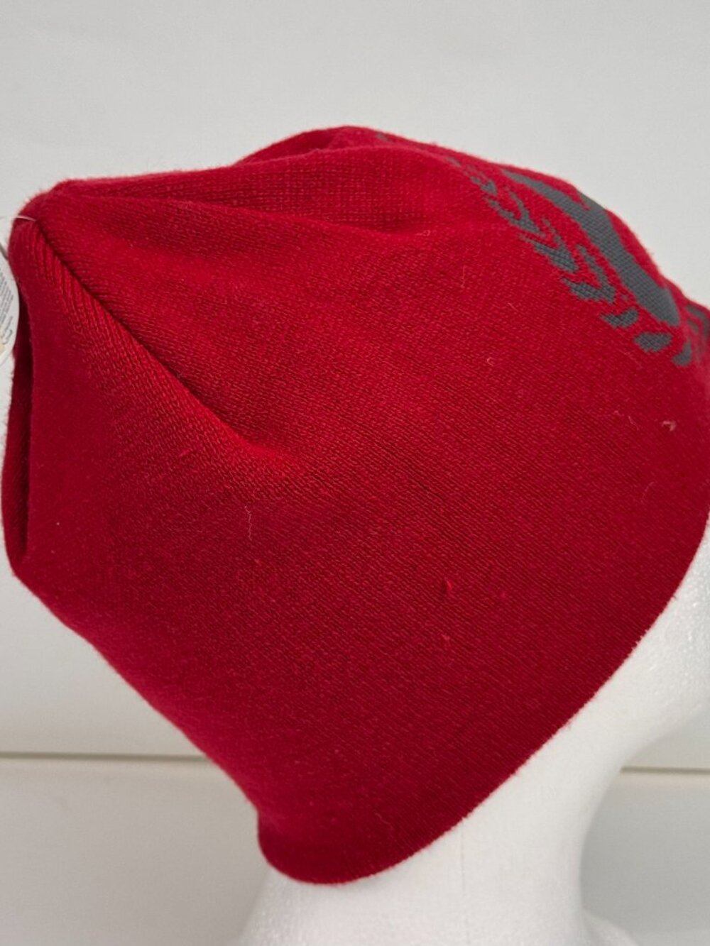 Six Eight Six Red Gray Jacquard Beanie Winter Snow Ski Hat OSFA New With Defect - Picture 4 of 9